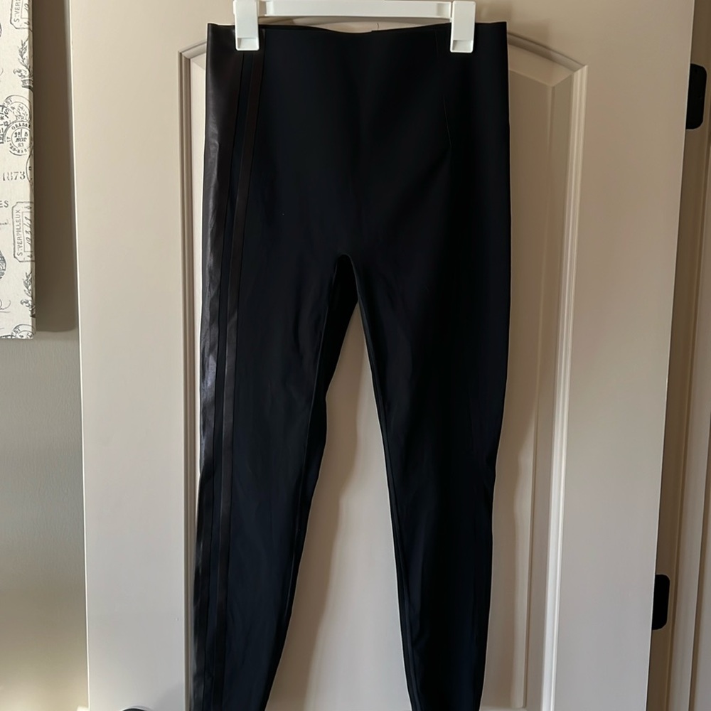 NEW Spanx Sporty Side Stripe High Waisted 7/8 Legging - Picture 7 of 8